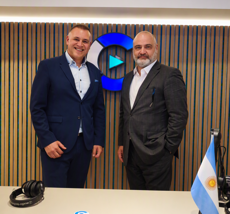 German y Edgardo en el estudio de Conexion abierta